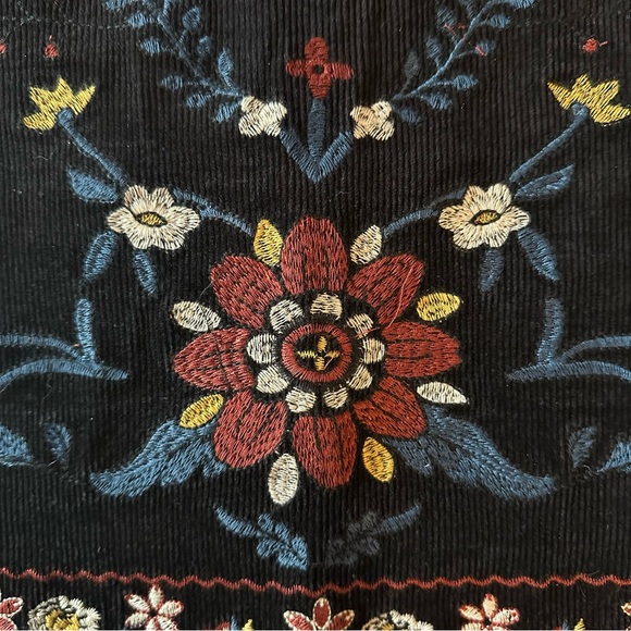 Black embroidered mini skirt - Picture 8 of 8